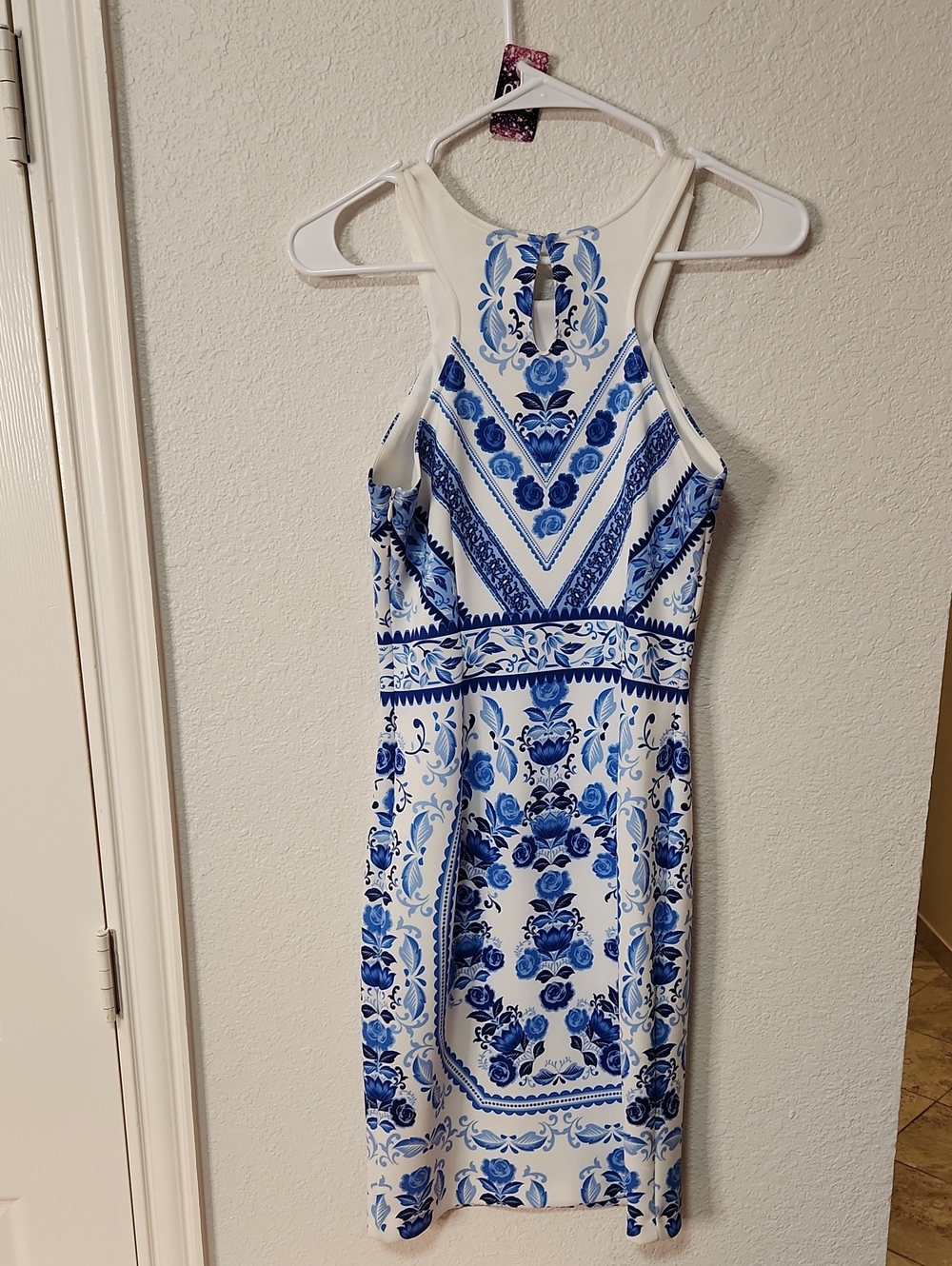 275.Gianni Bini White & Blue Floral Halter Mini Dress - Picture 5 of 5